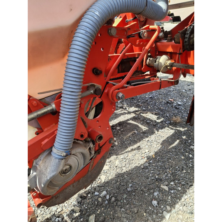 KUHN PLANTER II 6 RANGS