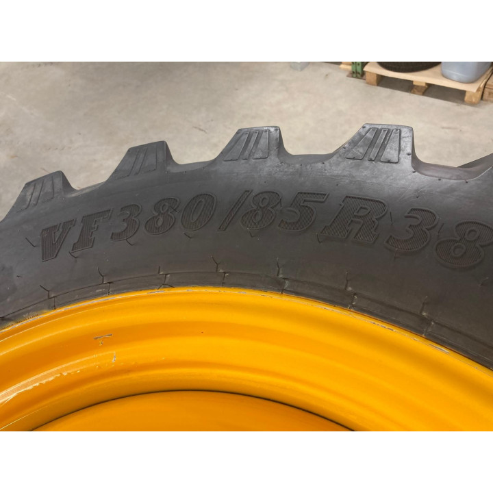 BKT 380/85R38 - JCB FASTRAC 4000
