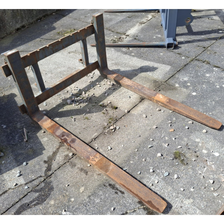 AVANT FOURCHE A PALETTES