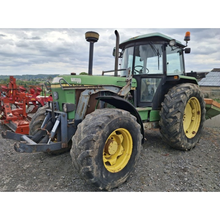 JOHN DEERE 3350 + AMAZONE